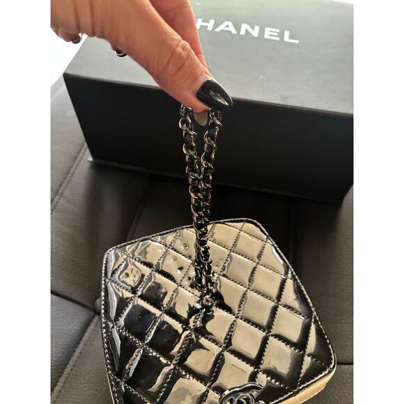 Chanel Patent Cosmetic Minaudière - Picture 7 of 10